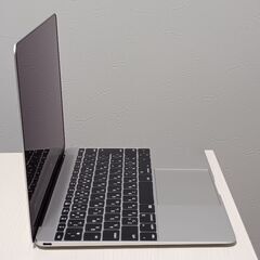 【超軽量920g】MacBook 12インチ 2016 すぐ使えるフルセット（ハブ・充電器付）の画像