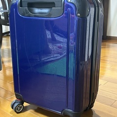 スーツケース　紺色の画像