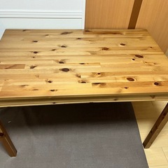 ダイニングテーブルの画像