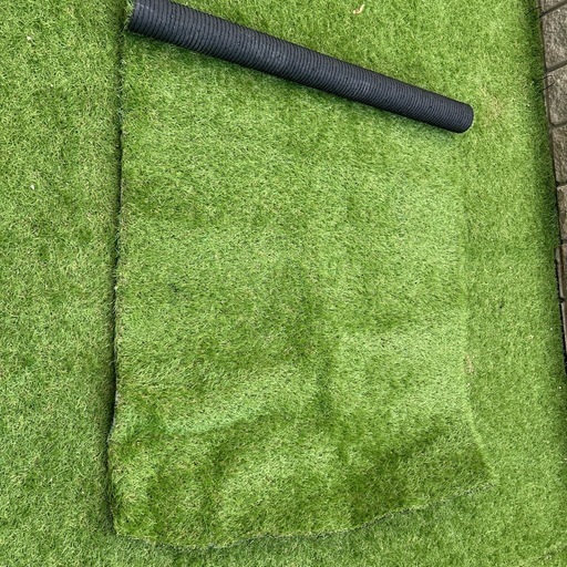 人工芝残り約1m✖️6本 (まほ) 和泉府中のその他の中古あげます・譲り