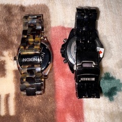 NIXONタイムテラーとカレンの腕時計の画像