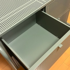 IKEA　NIKKEBY 収納　チェスト　グレーグリーンの画像