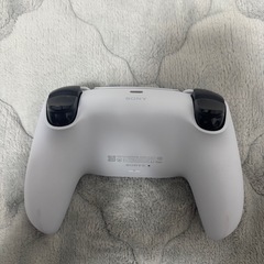 プレステ5 純正コントローラーの画像