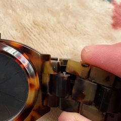 NIXONタイムテラーとカレンの腕時計の画像