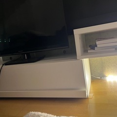 Panasonic 32インチ テレビとテレビ台の画像