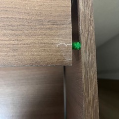 壊れた本棚の画像