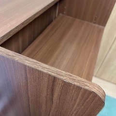 壊れた本棚の画像