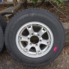 ハイエース スタッドレスタイヤ&アルミホイールの画像