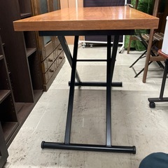 W2512-786 ニトリ　昇降式リビングテーブル　キズ汚れ有りの画像