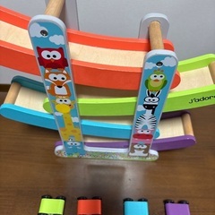 車のおもちゃの画像