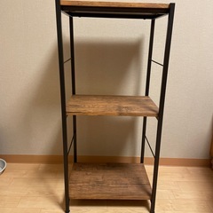 食器棚兼レンジ台　　　　ソファ2人掛け　扇風機　鉢植え　の画像