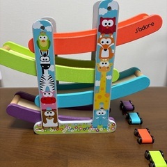 車のおもちゃの画像