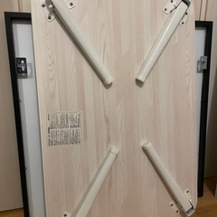 折りたたみテーブルの画像