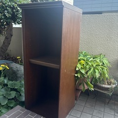 ガラス戸付き　趣味収納　戸棚の画像