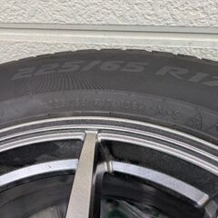 2024年製 225/65r17 アルミホイール付スタッドレスタイヤの画像