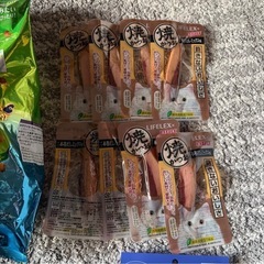 【猫】キャットフード　おやつ　クリスピーキッス　ちゅーる　フリーズドライのムネ肉ふりかけ　焼きかつお　本格だしミックスの画像