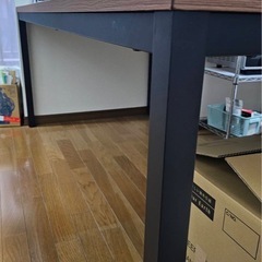 ダイニングテーブル、オフィス会議用4名掛けの画像