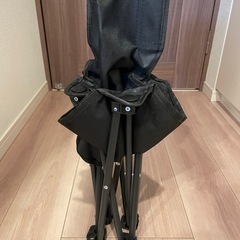 折りたたみ式の軽量キャンプチェアの画像