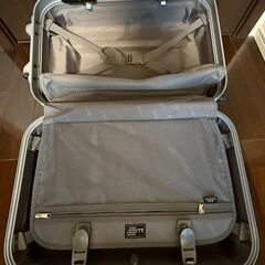 中古スーツケース（機内持込可）の画像