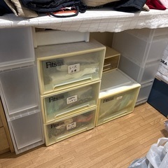 中古の押入れ収納ケース・古カラーボックスの画像