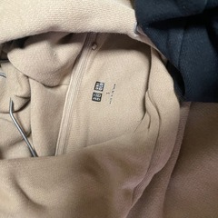 ユニクロパーカー二枚セットSサイズの画像