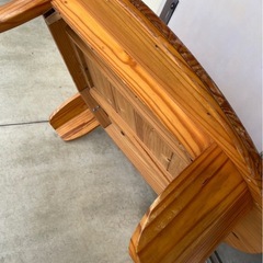 丸テーブルの画像