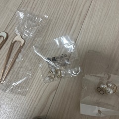 カチューシャとピアスの画像