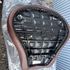 ロイヤルエンフィールド　クラシック350 サドル
の画像