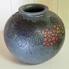 丸くて大きなフラワーベース　陶器　花瓶　花器の画像