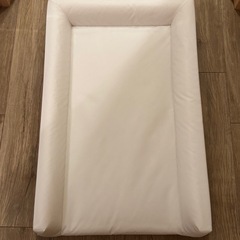 IKEA ベビーケアマット　おむつ替えマットの画像