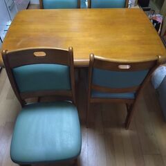 ダイニングテーブル〈4人用〉の画像