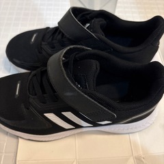 キッズ　アディダス　adidas  シューズ　19cm　の画像