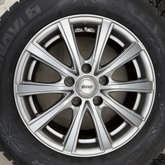 スタッドレスタイヤの画像