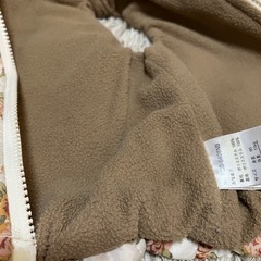 キッズ90cm冬服
モコモコベストの画像