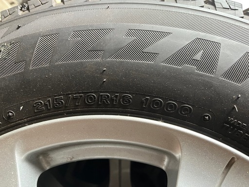 スタッドレス　215/70/16
インチ