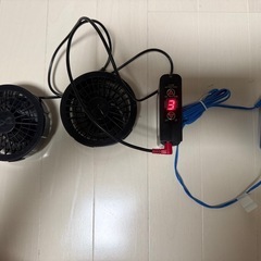 空調服に装着してたファン＋モバイルバッテリー＋充電器の画像