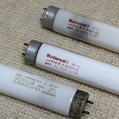 点いていた蛍光灯から外しました 3本の画像