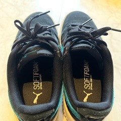 PUMA スニーカーの画像
