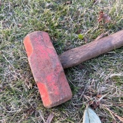 大きくて重たいハンマーの画像