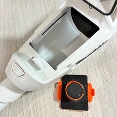 マキタ コードレス掃除機CL107FD紙パック式  バッテリー付充電器付　　MAKITA 掃除機　　ノズル付　替ノズル　　軽量クリーナーの画像