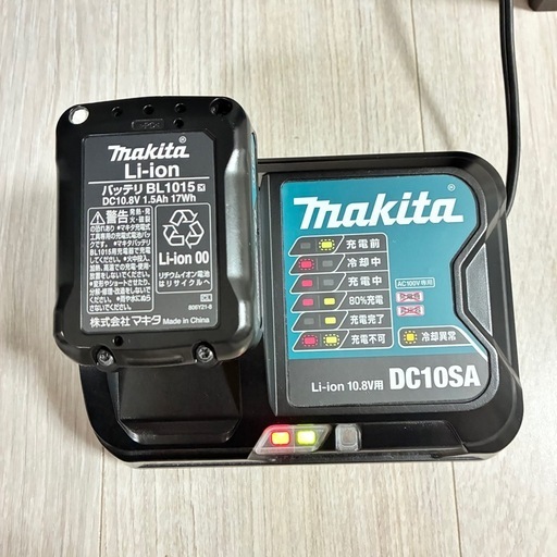マキタ コードレス掃除機CL107FD紙パック式  バッテリー付充電器付　　MAKITA 掃除機　　ノズル付　替ノズル　　軽量クリーナー