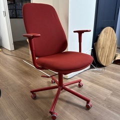 IKEA 赤　昇降デスクチェアの画像