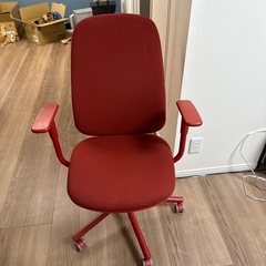 IKEA 赤　昇降デスクチェアの画像