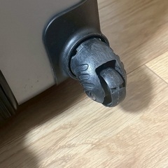 キャリーケース/スーツケース　タイヤ一部難ありの画像