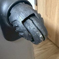 キャリーケース/スーツケース　タイヤ一部難ありの画像