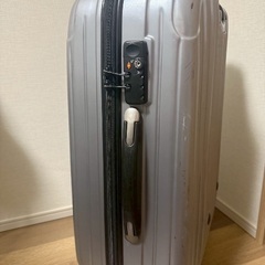 キャリーケース/スーツケース　タイヤ一部難ありの画像
