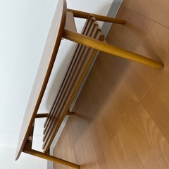 シングルベッド、テーブル
の画像