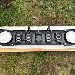 現行ジムニー純正グリルの画像