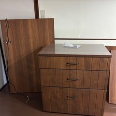 【0円】食器棚（右側のみ）分解済み／引き取り限定の画像