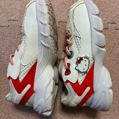 アディダス ハローキティ スニーカーの画像